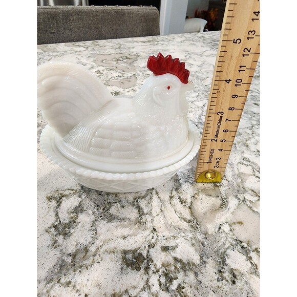 VINTAGE WESTMORELAND ROOSTER ON NEST - WHITE MILK GLASS W/ Red Accents - Picture 10 of 10